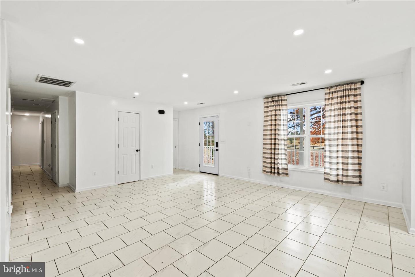 9617 THOUSAND OAKS LN, SPOTSYLVANIA, Virginia 22551, 4 Bedrooms Bedrooms, 7 Rooms Rooms,2 BathroomsBathrooms,Residential,For sale,9617 THOUSAND OAKS LN,VASP2037616 MLS # VASP2037616