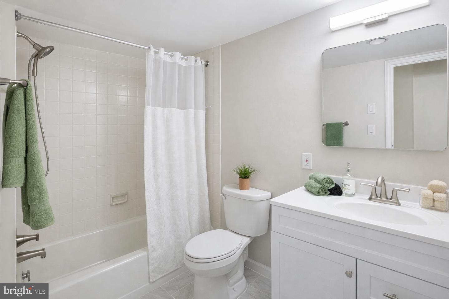 4600 S FOUR MILE RUN DR #633, ARLINGTON, Virginia 22204, ,1 BathroomBathrooms,Residential,For sale,4600 S FOUR MILE RUN DR #633,VAAR2068522 MLS # VAAR2068522