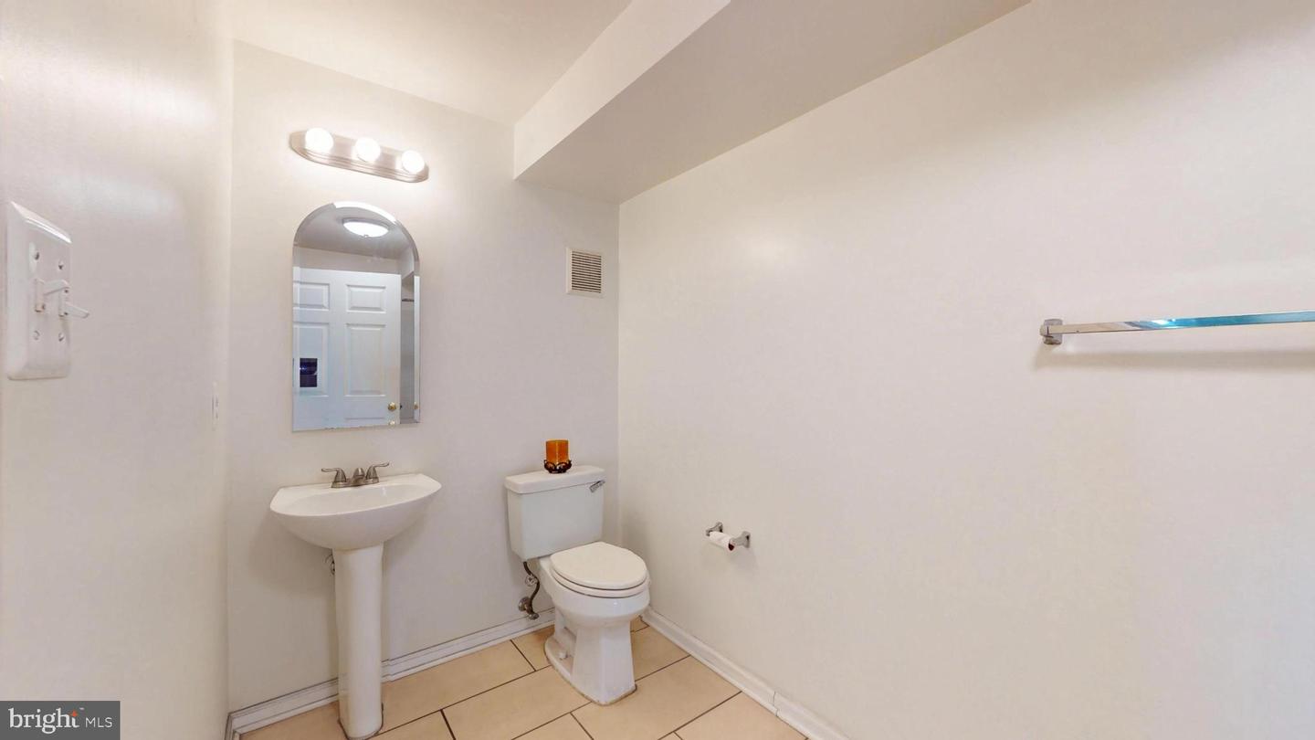 7512-D SNOWPEA CT #D, ALEXANDRIA, Virginia 22306, 2 Bedrooms Bedrooms, 7 Rooms Rooms,2 BathroomsBathrooms,Residential,For sale,7512-D SNOWPEA CT #D,VAFX2289348 MLS # VAFX2289348