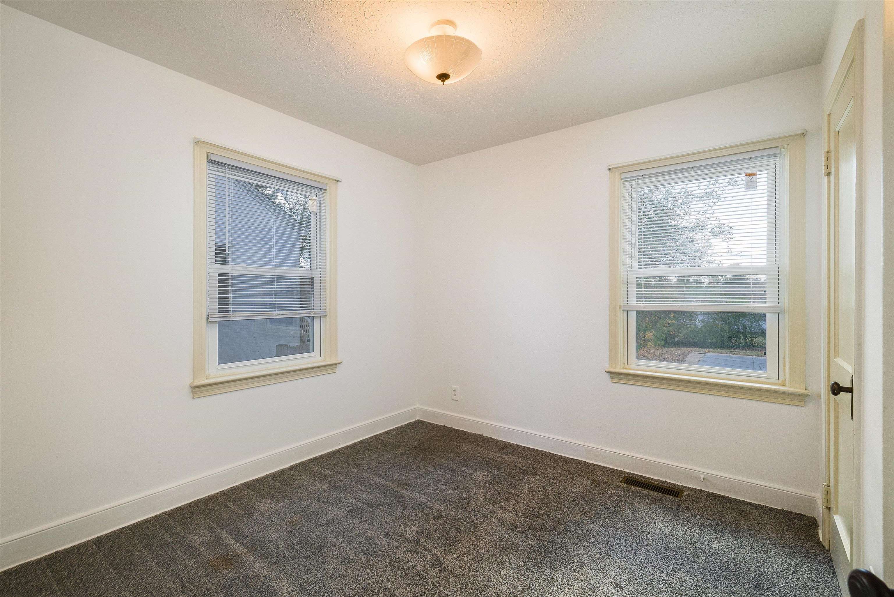 2224 MT VERNON ST, WAYNESBORO, Virginia 22980, 3 Bedrooms Bedrooms, ,1 BathroomBathrooms,Residential,2224 MT VERNON ST,671479 MLS # 671479