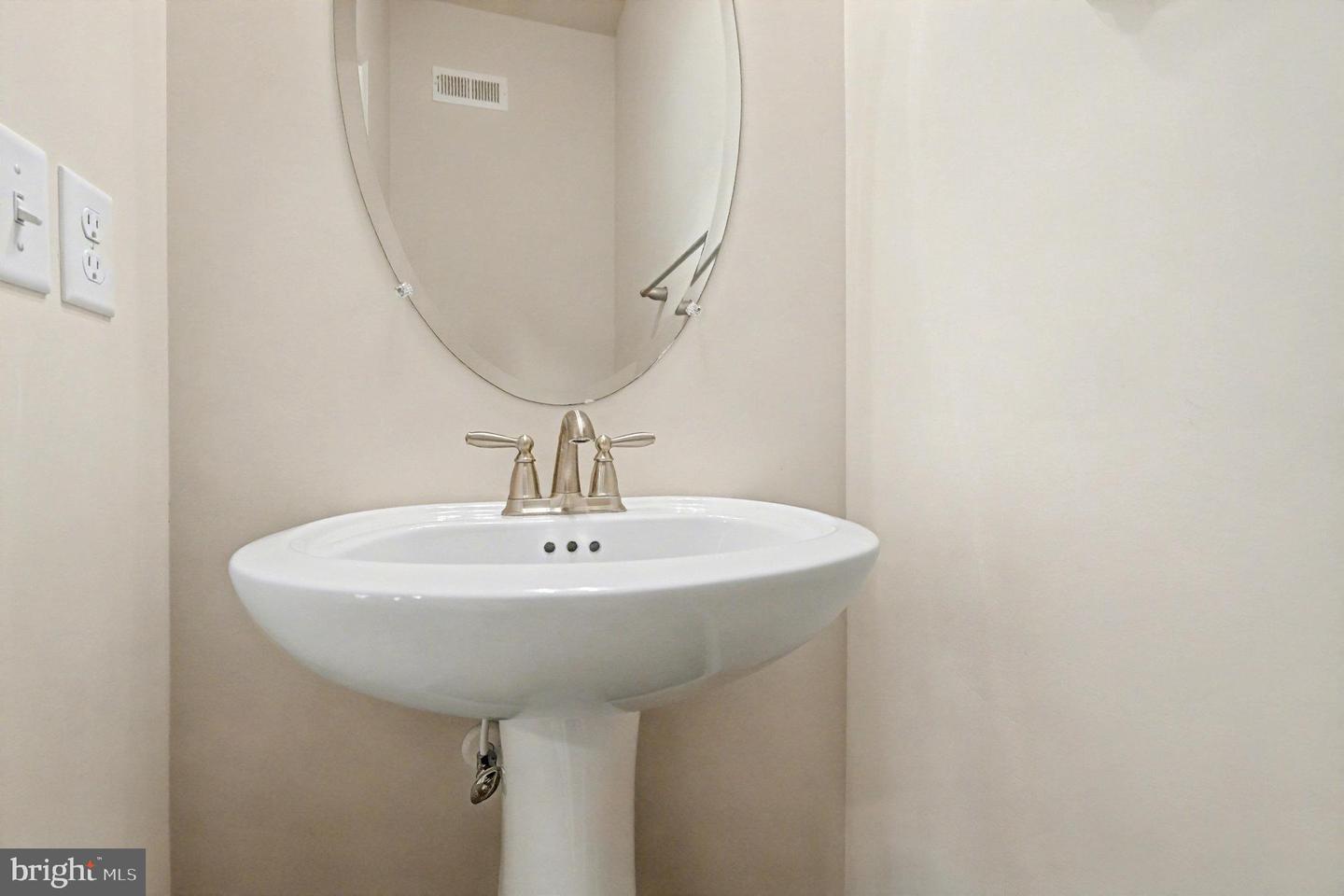 8217 VINTAGE LN, SPOTSYLVANIA, Virginia 22551, 4 Bedrooms Bedrooms, 14 Rooms Rooms,2 BathroomsBathrooms,Residential,For sale,8217 VINTAGE LN,VASP2037554 MLS # VASP2037554