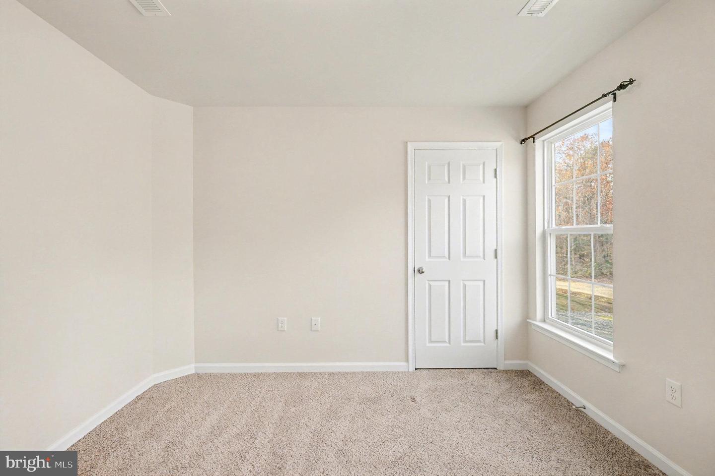 8217 VINTAGE LN, SPOTSYLVANIA, Virginia 22551, 4 Bedrooms Bedrooms, 14 Rooms Rooms,2 BathroomsBathrooms,Residential,For sale,8217 VINTAGE LN,VASP2037554 MLS # VASP2037554