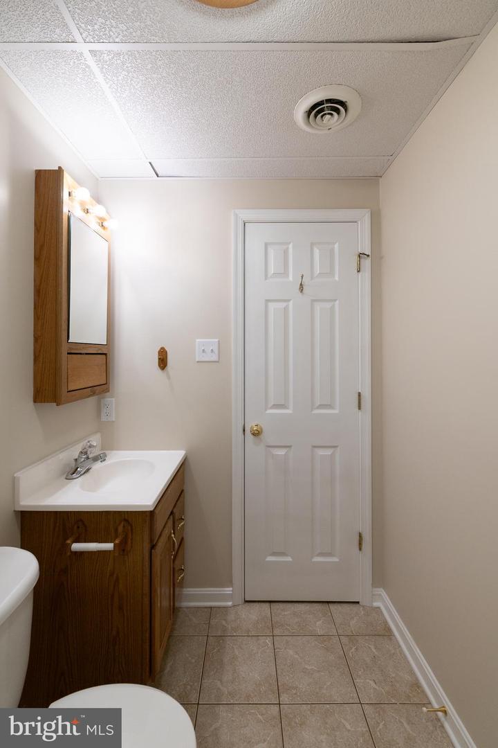 218 TUDOR DR, WINCHESTER, Virginia 22603, 2 Bedrooms Bedrooms, ,3 BathroomsBathrooms,Residential,For sale,218 TUDOR DR,VAFV2039018 MLS # VAFV2039018