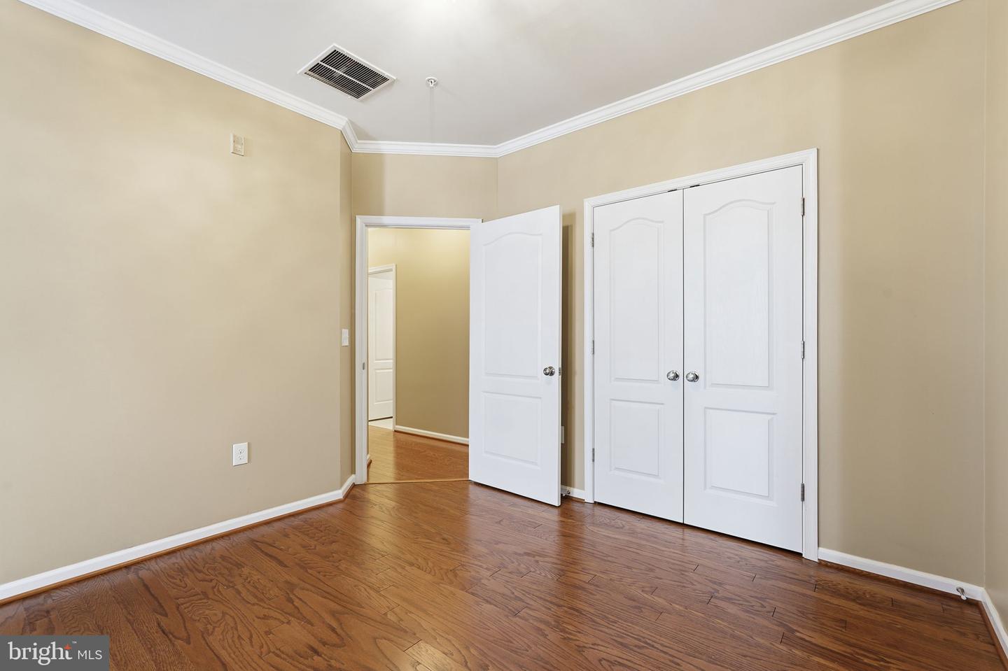 24637 WOOLLY MAMMOTH TER #205, ALDIE, Virginia 20105, 3 Bedrooms Bedrooms, ,2 BathroomsBathrooms,Residential,For sale,24637 WOOLLY MAMMOTH TER #205,VALO2114932 MLS # VALO2114932