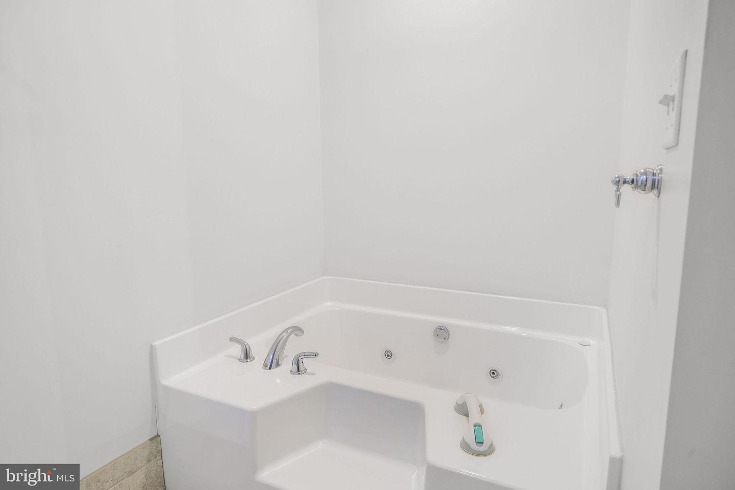 207 DONNA DR, WOODSTOCK, Virginia 22664, 3 Bedrooms Bedrooms, ,2 BathroomsBathrooms,Residential,For sale,207 DONNA DR,VASH2013524 MLS # VASH2013524