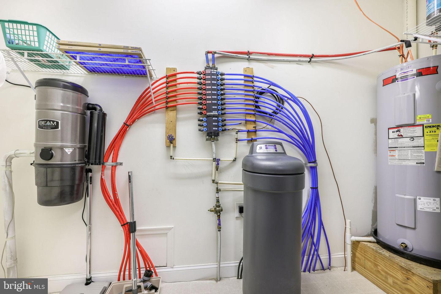 207 DONNA DR, WOODSTOCK, Virginia 22664, 3 Bedrooms Bedrooms, ,2 BathroomsBathrooms,Residential,For sale,207 DONNA DR,VASH2013524 MLS # VASH2013524