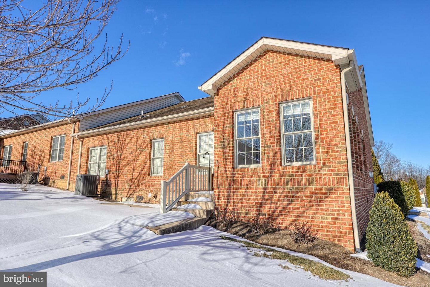 207 DONNA DR, WOODSTOCK, Virginia 22664, 3 Bedrooms Bedrooms, ,2 BathroomsBathrooms,Residential,For sale,207 DONNA DR,VASH2013524 MLS # VASH2013524