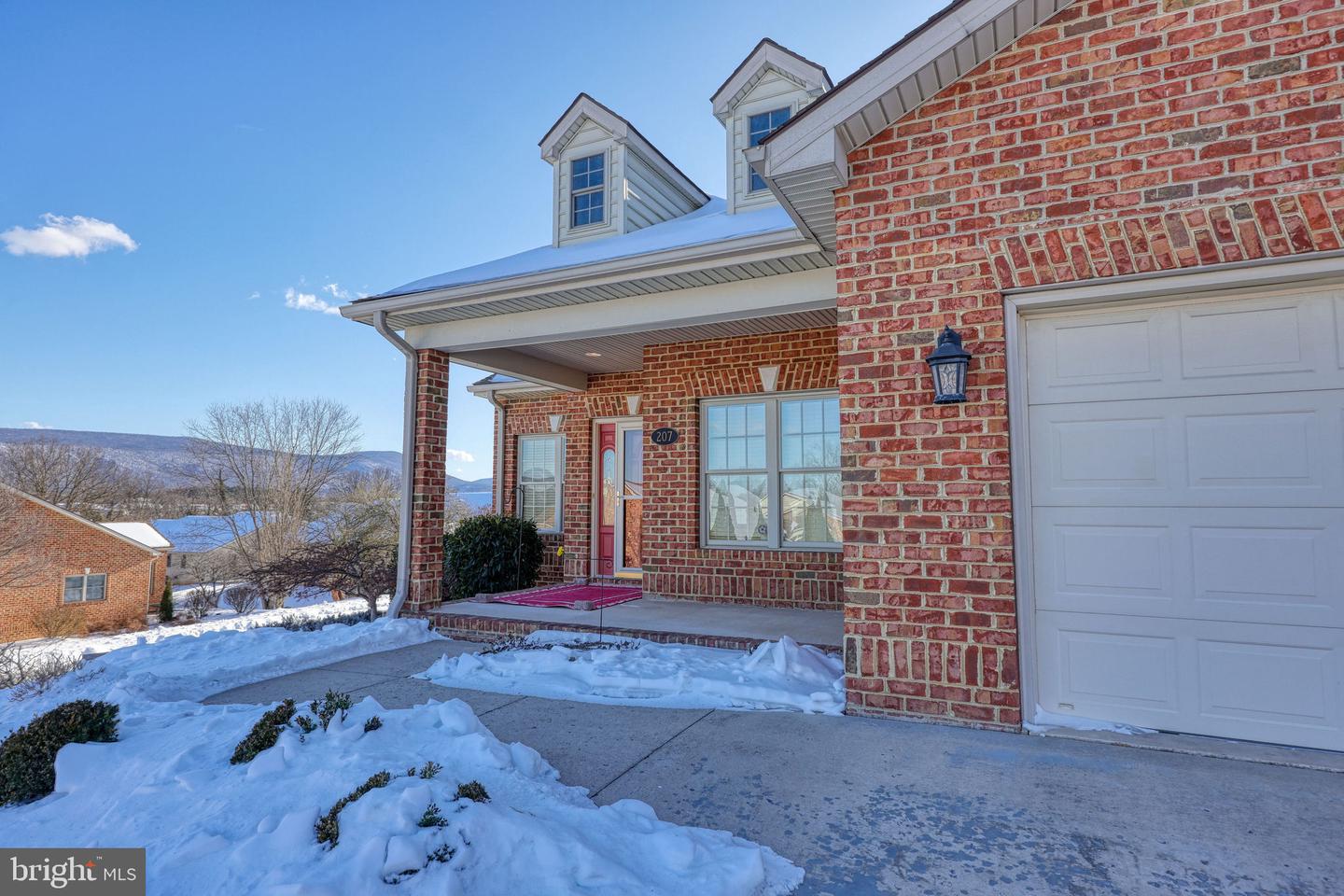 207 DONNA DR, WOODSTOCK, Virginia 22664, 3 Bedrooms Bedrooms, ,2 BathroomsBathrooms,Residential,For sale,207 DONNA DR,VASH2013524 MLS # VASH2013524