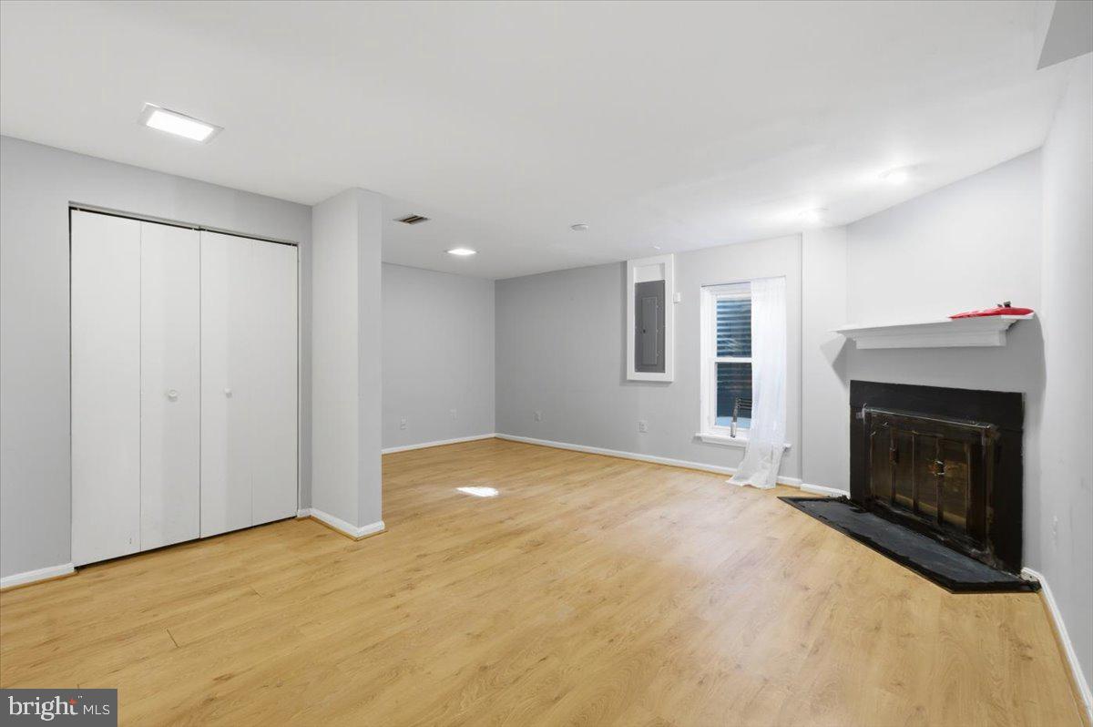 14187 ROYAL OAK LN, CENTREVILLE, Virginia 20120, 4 Bedrooms Bedrooms, 7 Rooms Rooms,3 BathroomsBathrooms,Residential,For sale,14187 ROYAL OAK LN,VAFX2289392 MLS # VAFX2289392