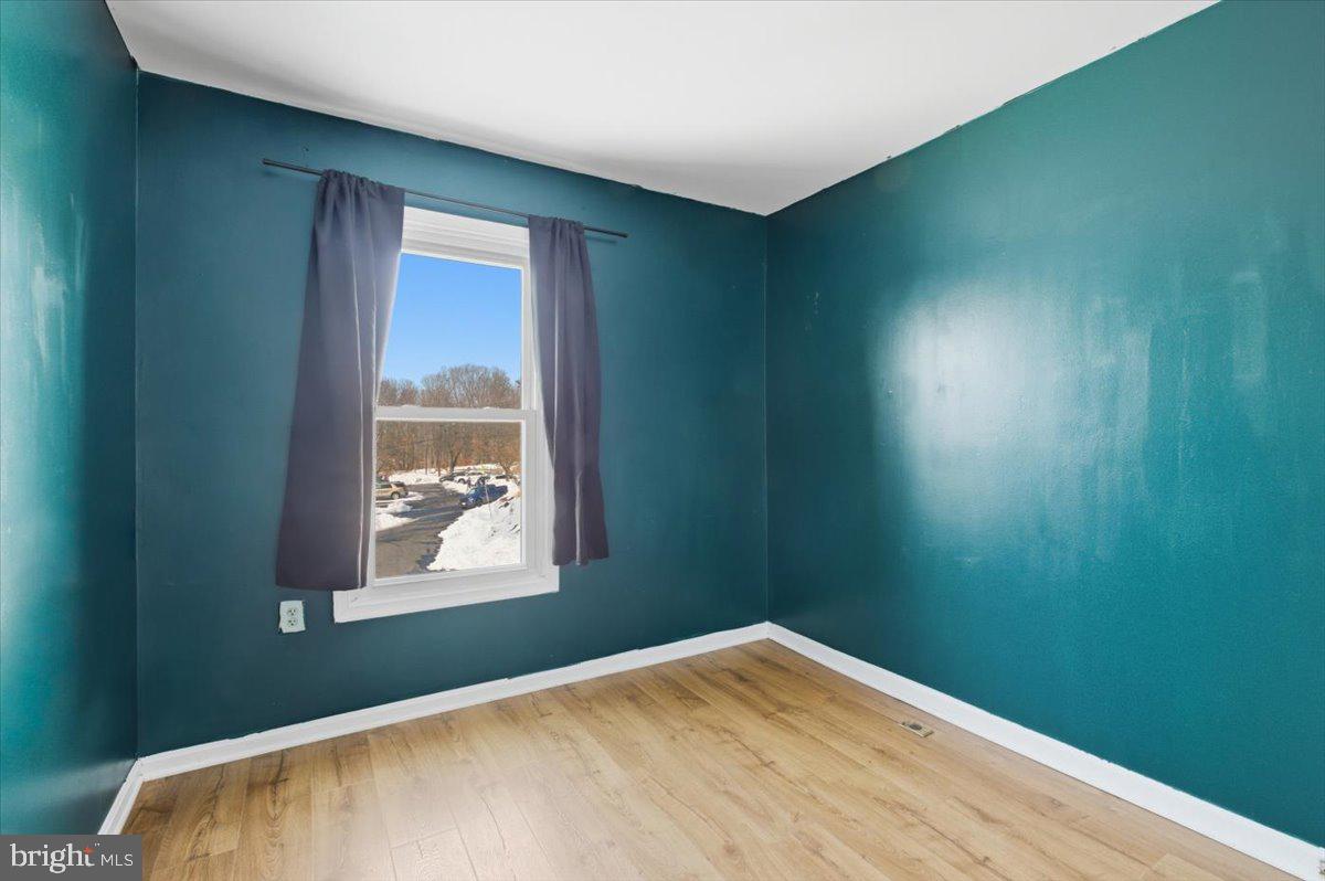 14187 ROYAL OAK LN, CENTREVILLE, Virginia 20120, 4 Bedrooms Bedrooms, 7 Rooms Rooms,3 BathroomsBathrooms,Residential,For sale,14187 ROYAL OAK LN,VAFX2289392 MLS # VAFX2289392