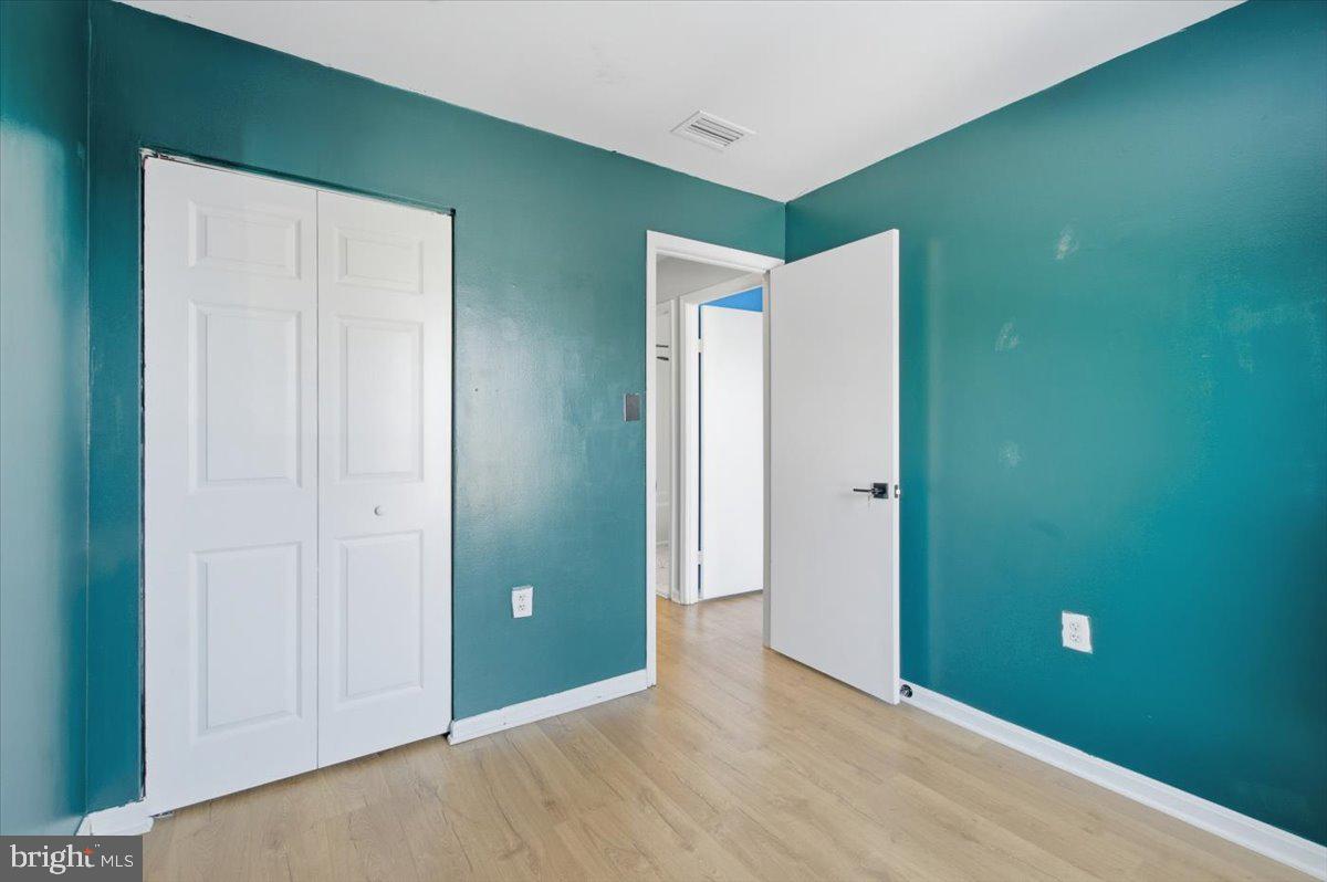 14187 ROYAL OAK LN, CENTREVILLE, Virginia 20120, 4 Bedrooms Bedrooms, 7 Rooms Rooms,3 BathroomsBathrooms,Residential,For sale,14187 ROYAL OAK LN,VAFX2289392 MLS # VAFX2289392