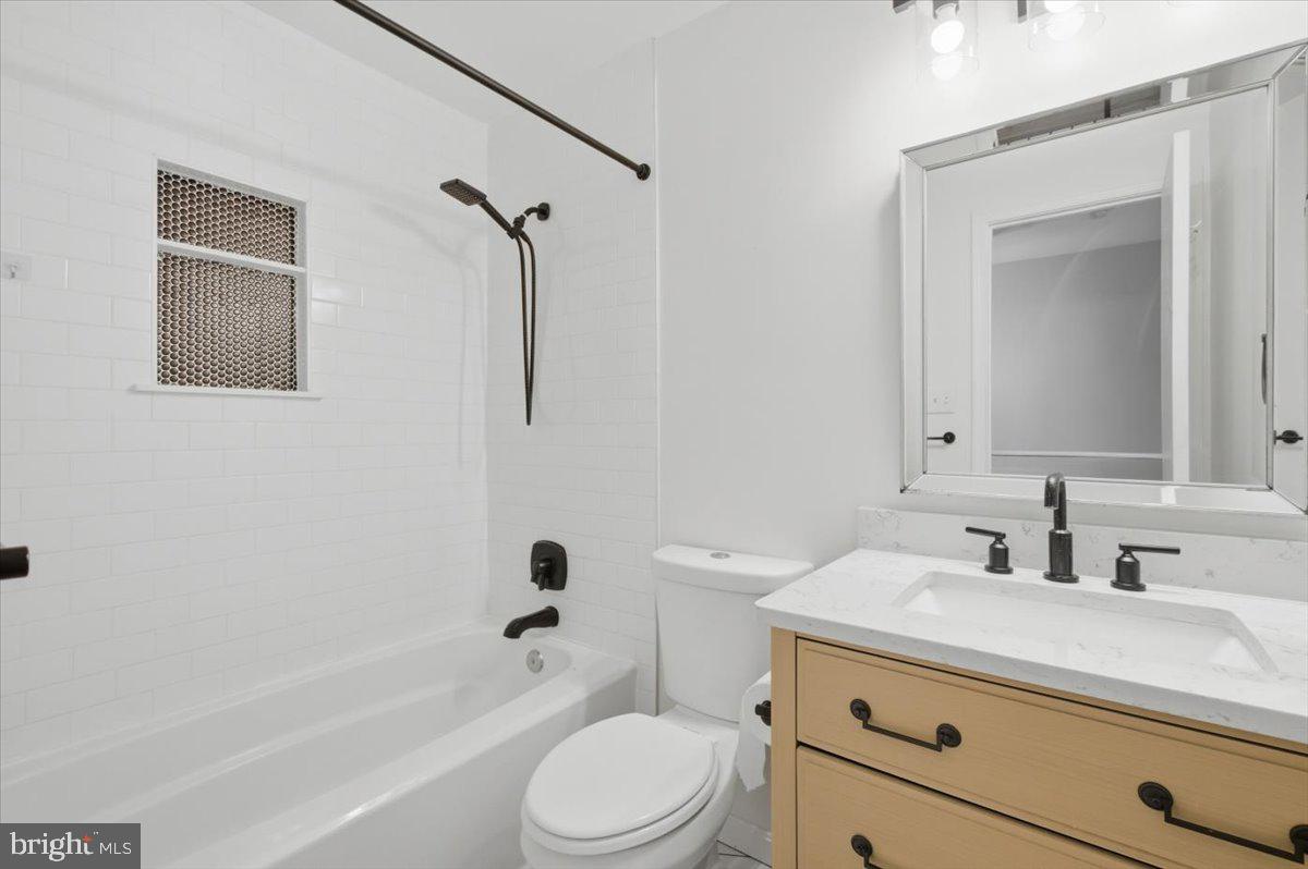 14187 ROYAL OAK LN, CENTREVILLE, Virginia 20120, 4 Bedrooms Bedrooms, 7 Rooms Rooms,3 BathroomsBathrooms,Residential,For sale,14187 ROYAL OAK LN,VAFX2289392 MLS # VAFX2289392