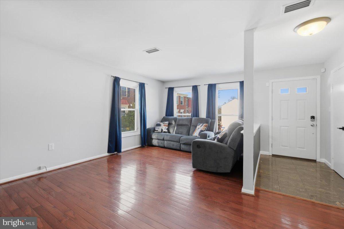 14187 ROYAL OAK LN, CENTREVILLE, Virginia 20120, 4 Bedrooms Bedrooms, 7 Rooms Rooms,3 BathroomsBathrooms,Residential,For sale,14187 ROYAL OAK LN,VAFX2289392 MLS # VAFX2289392