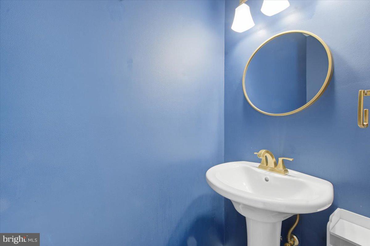 14187 ROYAL OAK LN, CENTREVILLE, Virginia 20120, 4 Bedrooms Bedrooms, 7 Rooms Rooms,3 BathroomsBathrooms,Residential,For sale,14187 ROYAL OAK LN,VAFX2289392 MLS # VAFX2289392