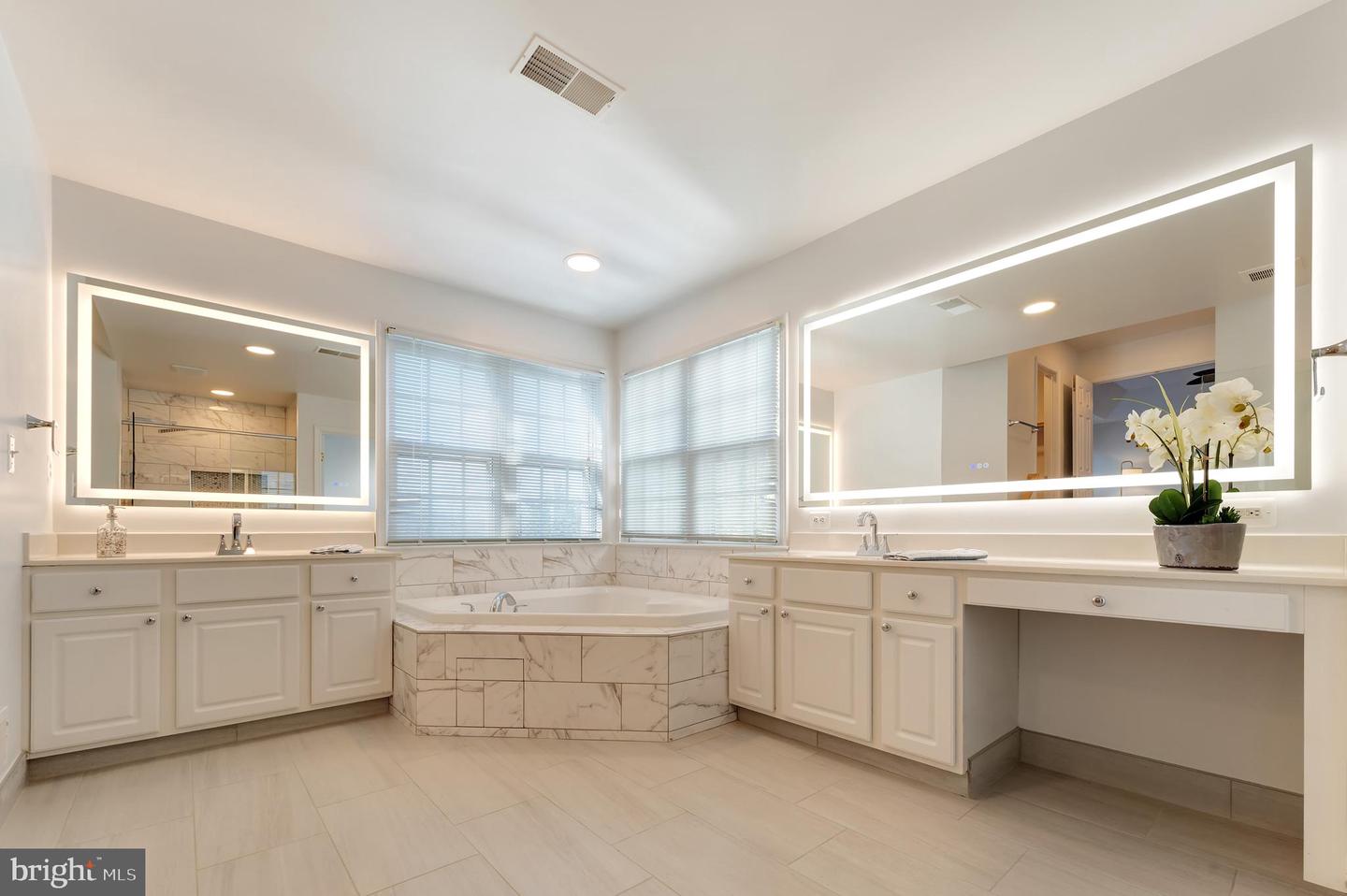 7204 LYNDAM HILL CIR, LORTON, Virginia 22079, 5 Bedrooms Bedrooms, ,3 BathroomsBathrooms,Residential,For sale,7204 LYNDAM HILL CIR,VAFX2279044 MLS # VAFX2279044