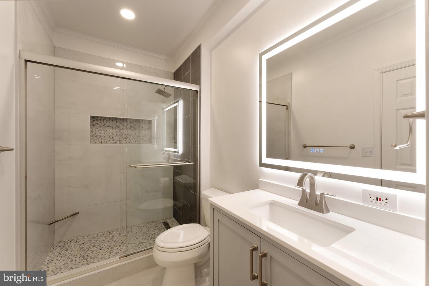 7204 LYNDAM HILL CIR, LORTON, Virginia 22079, 5 Bedrooms Bedrooms, ,3 BathroomsBathrooms,Residential,For sale,7204 LYNDAM HILL CIR,VAFX2279044 MLS # VAFX2279044