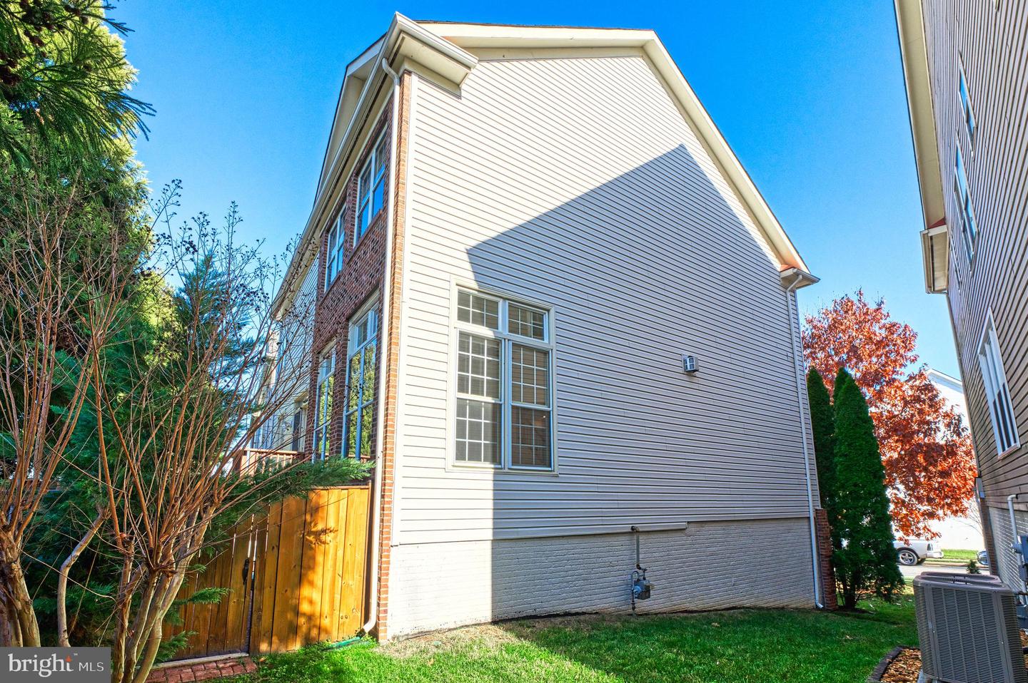 7204 LYNDAM HILL CIR, LORTON, Virginia 22079, 5 Bedrooms Bedrooms, ,3 BathroomsBathrooms,Residential,For sale,7204 LYNDAM HILL CIR,VAFX2279044 MLS # VAFX2279044