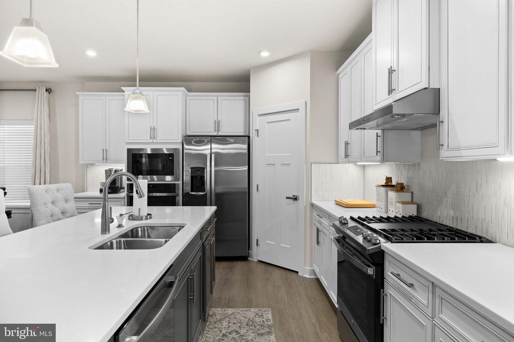 8612 SYLVANNAH DR, SPOTSYLVANIA, Virginia 22551, 5 Bedrooms Bedrooms, ,4 BathroomsBathrooms,Residential,8612 SYLVANNAH DR,VASP2038144 MLS # VASP2038144