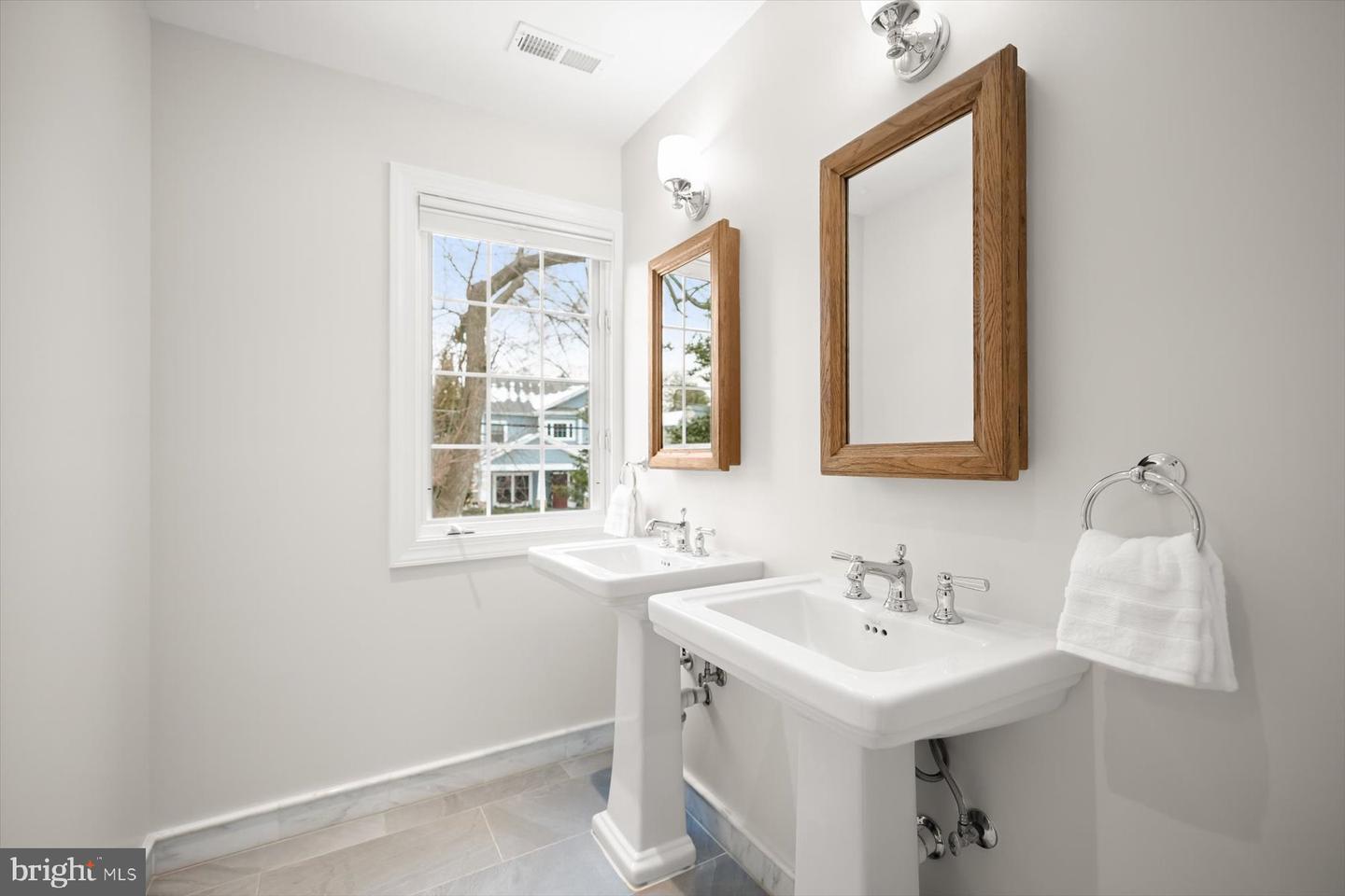 2525 N FLORIDA ST, ARLINGTON, Virginia 22207, 6 Bedrooms Bedrooms, ,3 BathroomsBathrooms,Residential,For sale,2525 N FLORIDA ST,VAAR2067252 MLS # VAAR2067252