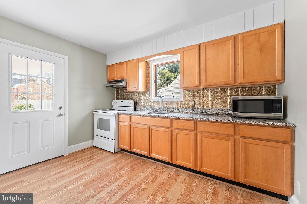 1313 PARCELL ST, FREDERICKSBURG, Virginia 22401, 3 Bedrooms Bedrooms, 8 Rooms Rooms,2 BathroomsBathrooms,Residential,For sale,1313 PARCELL ST,VAFB2009586 MLS # VAFB2009586