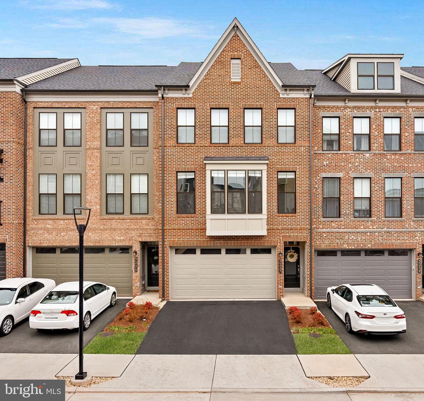 5237 RIDGEVIEW RETREAT DR, CHANTILLY, Virginia 20151, 4 Bedrooms Bedrooms, ,3 BathroomsBathrooms,Residential,For sale,5237 RIDGEVIEW RETREAT DR,VAFX2283212 MLS # VAFX2283212