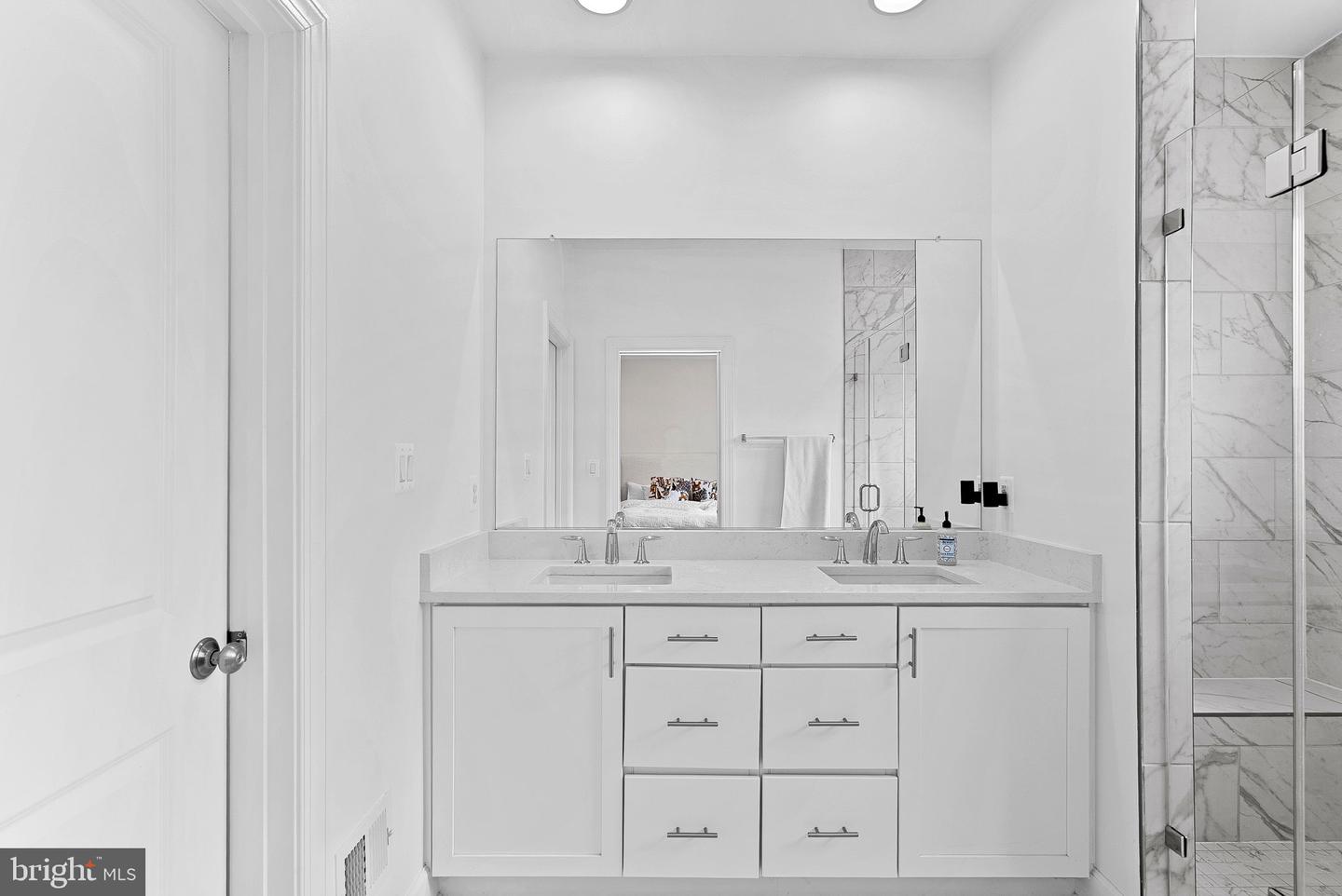 5237 RIDGEVIEW RETREAT DR, CHANTILLY, Virginia 20151, 4 Bedrooms Bedrooms, ,3 BathroomsBathrooms,Residential,For sale,5237 RIDGEVIEW RETREAT DR,VAFX2283212 MLS # VAFX2283212