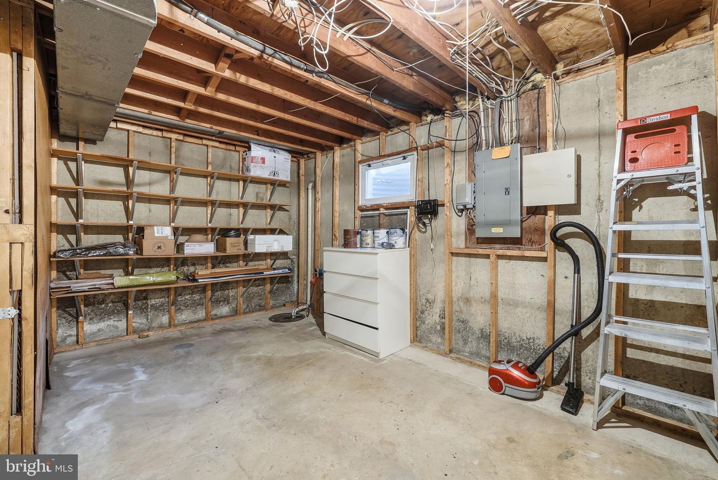 12708 VALLEYWOOD DR, WOODBRIDGE, Virginia 22192, 3 Bedrooms Bedrooms, ,2 BathroomsBathrooms,Residential,For sale,12708 VALLEYWOOD DR,VAPW2110860 MLS # VAPW2110860