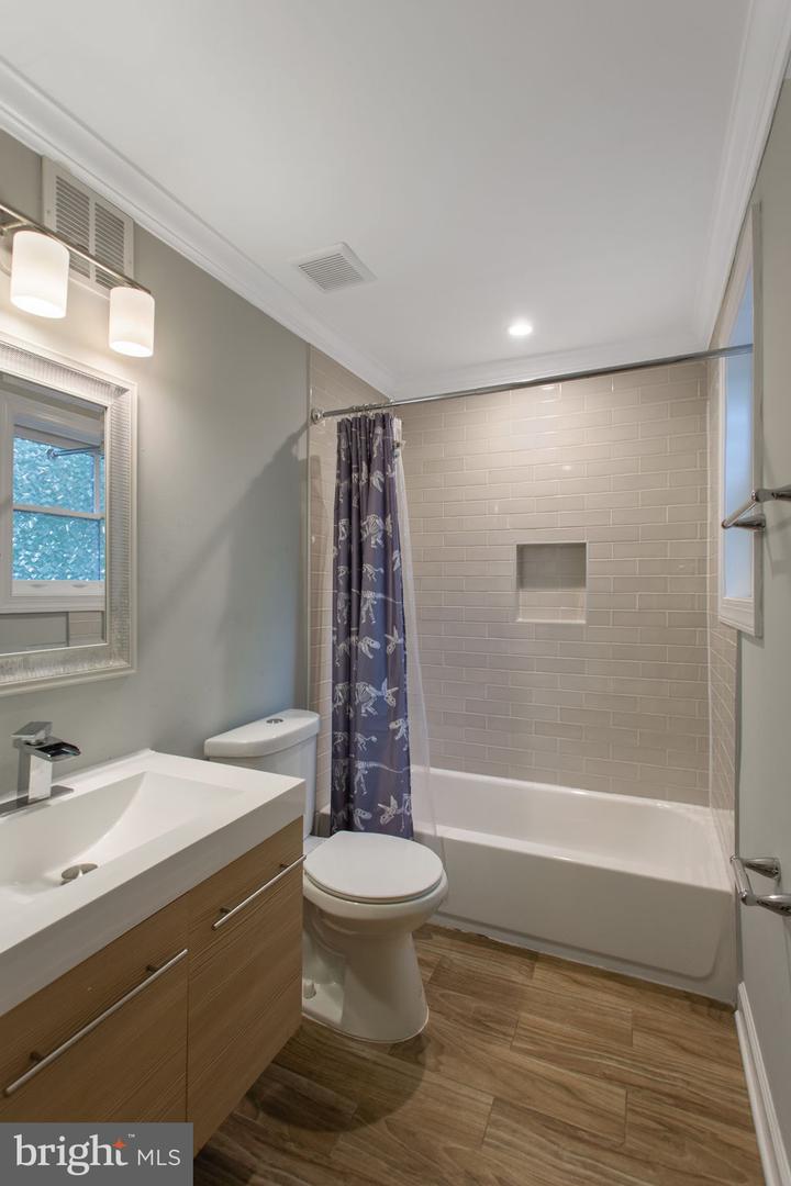 2217 14TH ST SE, WASHINGTON, District Of Columbia 20020, 3 Bedrooms Bedrooms, ,2 BathroomsBathrooms,Residential,For sale,2217 14TH ST SE,DCDC2244114 MLS # DCDC2244114