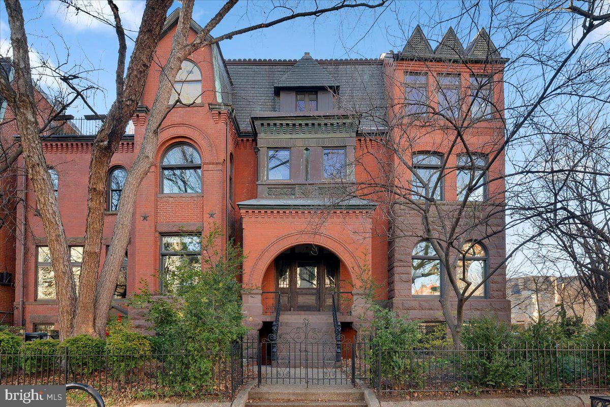 1752 17TH ST NW, WASHINGTON, District Of Columbia 20009, 4 Bedrooms Bedrooms, ,3 BathroomsBathrooms,Residential,For sale,1752 17TH ST NW,DCDC2244566 MLS # DCDC2244566