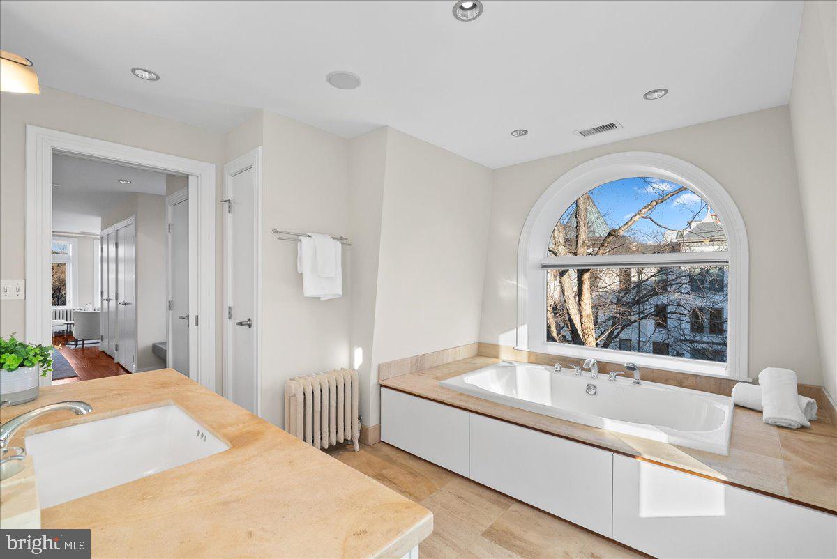 1752 17TH ST NW, WASHINGTON, District Of Columbia 20009, 4 Bedrooms Bedrooms, ,3 BathroomsBathrooms,Residential,For sale,1752 17TH ST NW,DCDC2244566 MLS # DCDC2244566