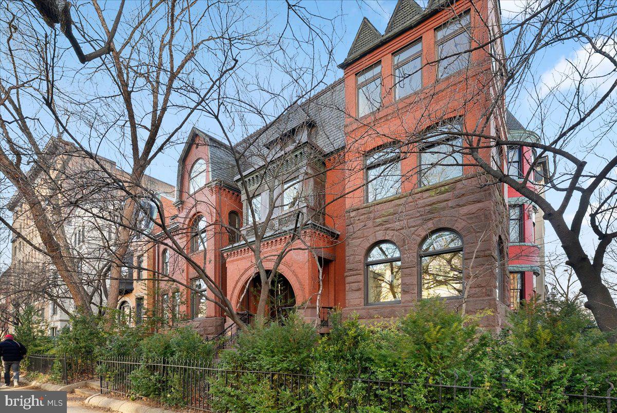 1752 17TH ST NW, WASHINGTON, District Of Columbia 20009, 4 Bedrooms Bedrooms, ,3 BathroomsBathrooms,Residential,For sale,1752 17TH ST NW,DCDC2244566 MLS # DCDC2244566