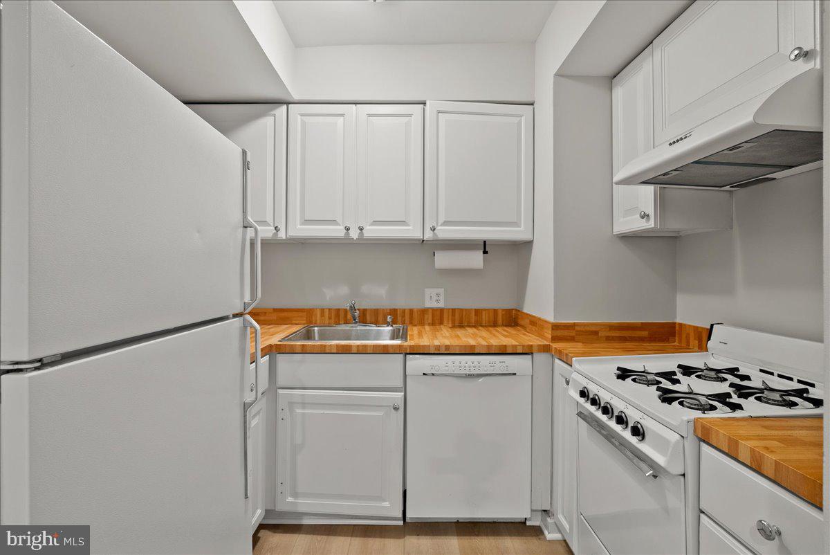 1752 17TH ST NW, WASHINGTON, District Of Columbia 20009, 4 Bedrooms Bedrooms, ,3 BathroomsBathrooms,Residential,For sale,1752 17TH ST NW,DCDC2244566 MLS # DCDC2244566