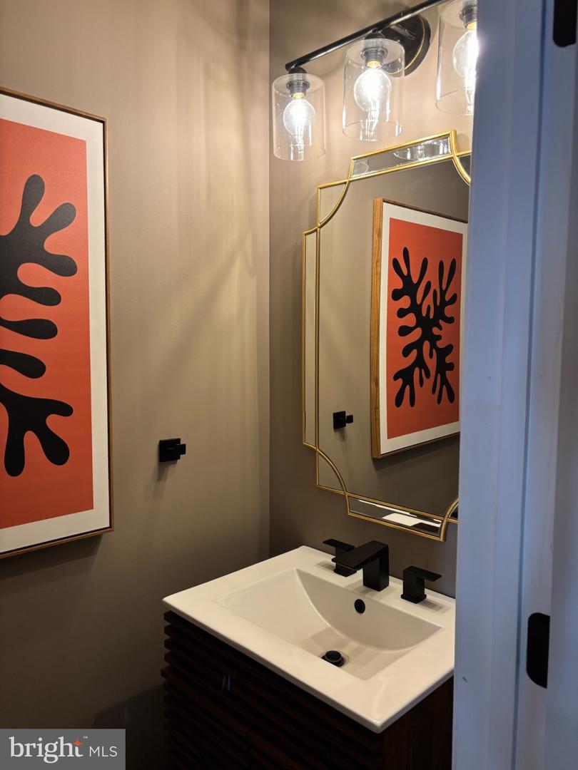 3417 BEAR POND LN, AMISSVILLE, Virginia 20106, 4 Bedrooms Bedrooms, 13 Rooms Rooms,2 BathroomsBathrooms,Residential,For sale,3417 BEAR POND LN,VACU2012618 MLS # VACU2012618