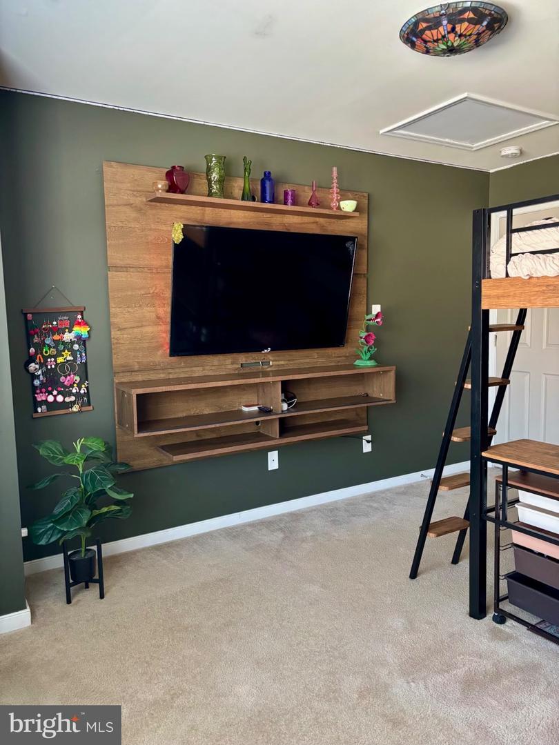 3417 BEAR POND LN, AMISSVILLE, Virginia 20106, 4 Bedrooms Bedrooms, 13 Rooms Rooms,2 BathroomsBathrooms,Residential,For sale,3417 BEAR POND LN,VACU2012618 MLS # VACU2012618