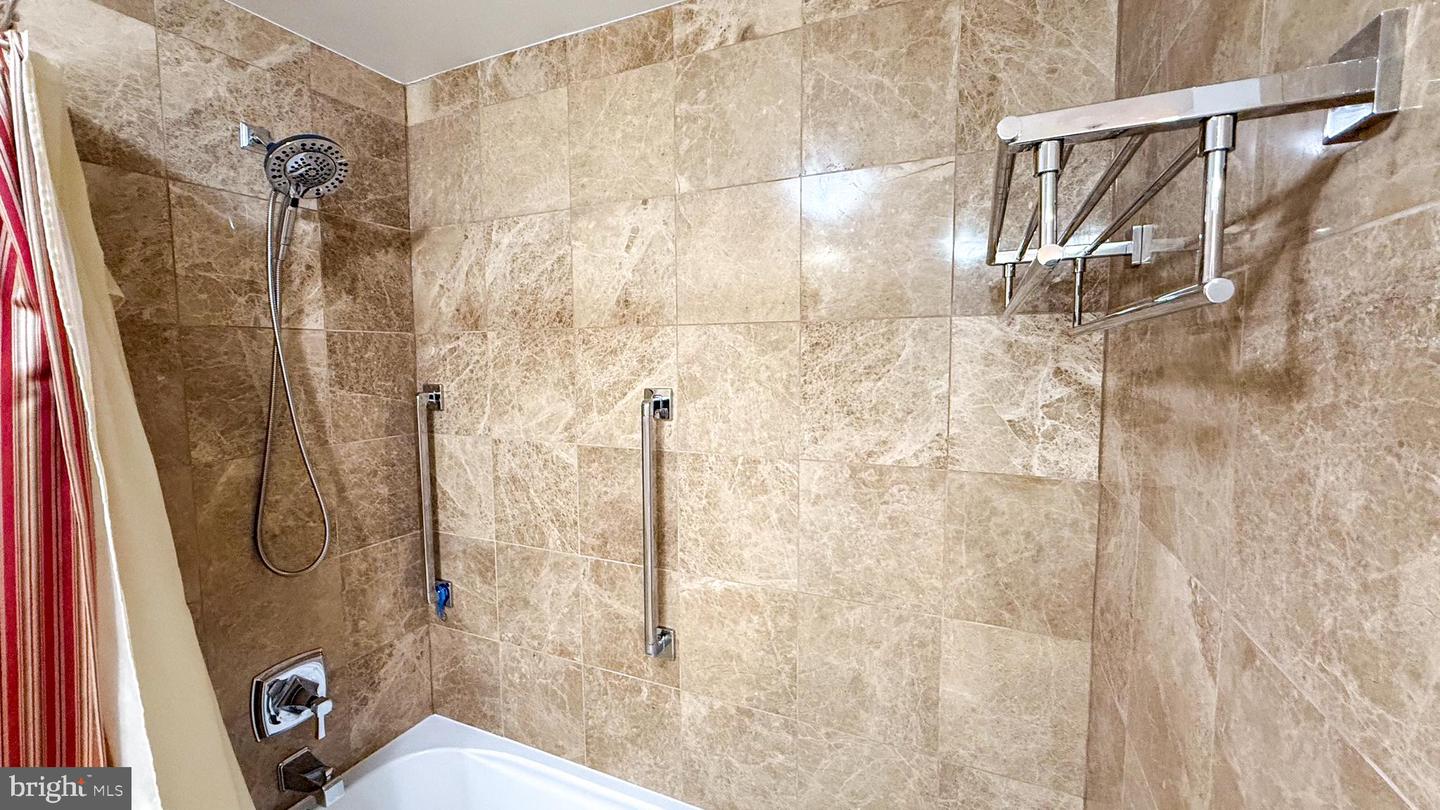 6301 EDSALL RD #224, ALEXANDRIA, Virginia 22312, 2 Bedrooms Bedrooms, ,2 BathroomsBathrooms,Residential,For sale,6301 EDSALL RD #224,VAFX2289436 MLS # VAFX2289436