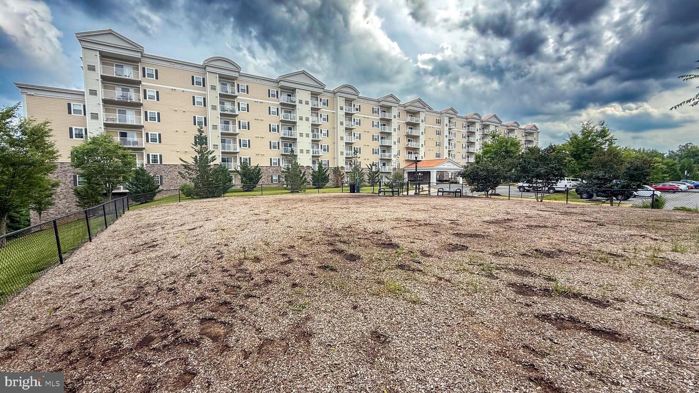 6301 EDSALL RD #224, ALEXANDRIA, Virginia 22312, 2 Bedrooms Bedrooms, ,2 BathroomsBathrooms,Residential,For sale,6301 EDSALL RD #224,VAFX2289436 MLS # VAFX2289436