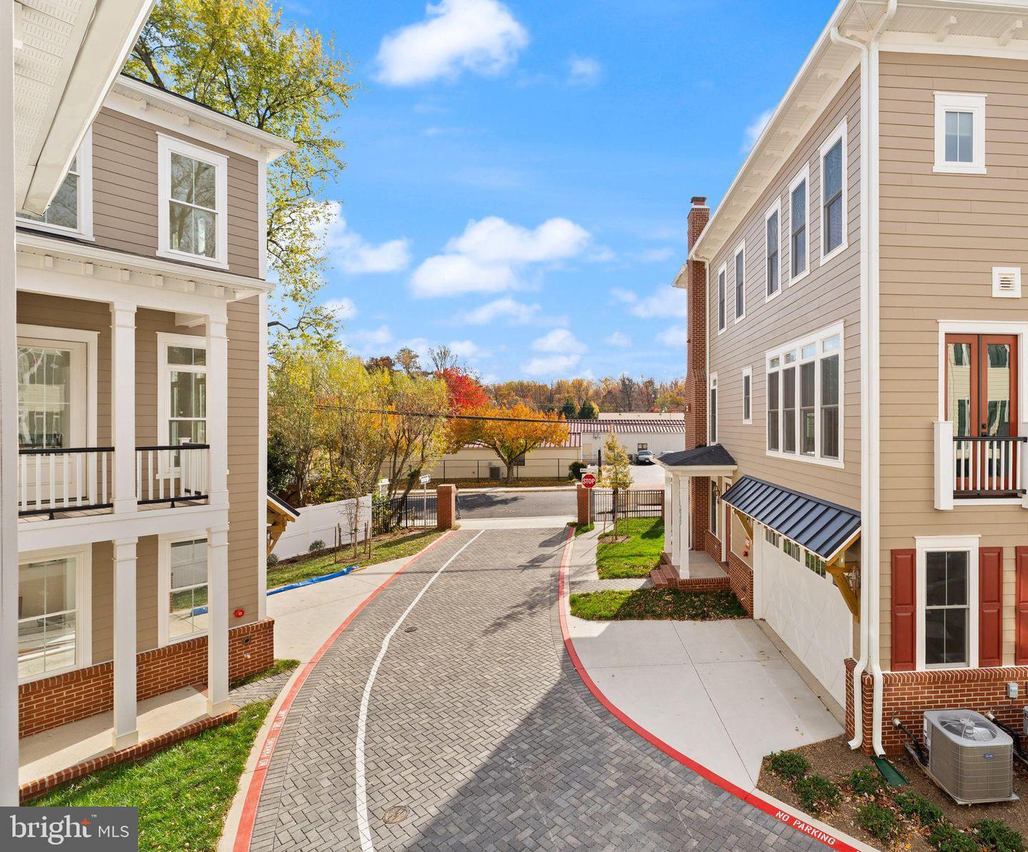 10634 POCKET PL, FAIRFAX, Virginia 22030, 3 Bedrooms Bedrooms, ,3 BathroomsBathrooms,Residential,For sale,10634 POCKET PL,VAFC2007744 MLS # VAFC2007744