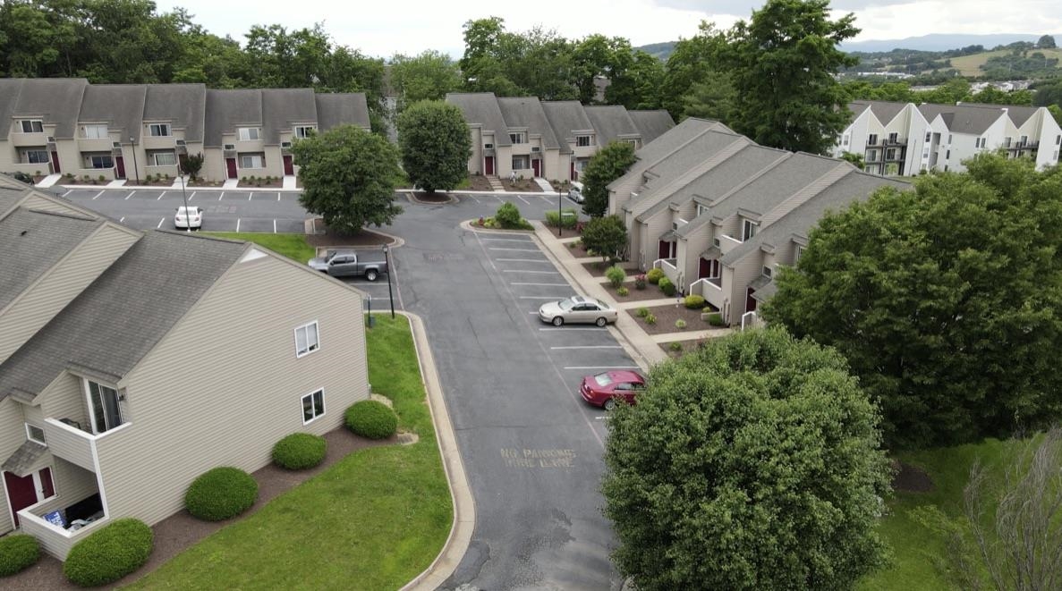 1336 BRADLEY DR, HARRISONBURG, Virginia 22801, 4 Bedrooms Bedrooms, ,2 BathroomsBathrooms,Residential,1336 BRADLEY DR,673098 MLS # 673098