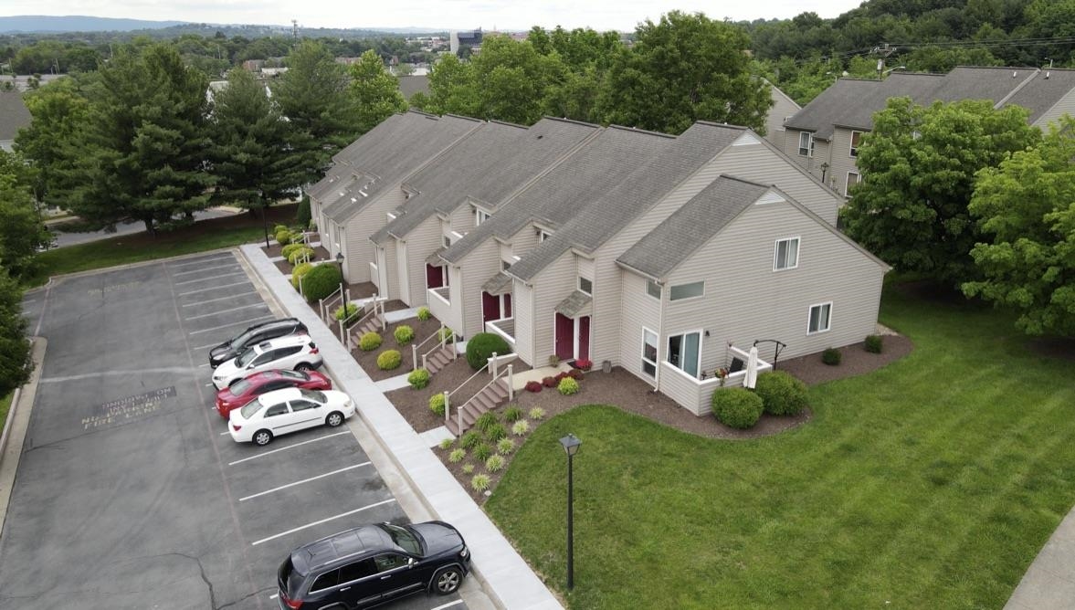 1336 BRADLEY DR, HARRISONBURG, Virginia 22801, 4 Bedrooms Bedrooms, ,2 BathroomsBathrooms,Residential,1336 BRADLEY DR,673098 MLS # 673098