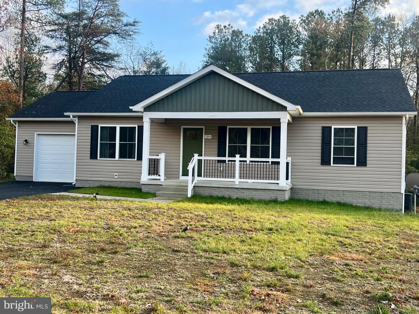 184 POPLAR LN, COLONIAL BEACH, Virginia 22443, 3 Bedrooms Bedrooms, 7 Rooms Rooms,2 BathroomsBathrooms,Residential,For sale,184 POPLAR LN,VAWE2010134 MLS # VAWE2010134