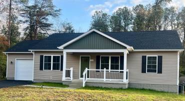 184 POPLAR LN, COLONIAL BEACH, Virginia 22443, 3 Bedrooms Bedrooms, 7 Rooms Rooms,2 BathroomsBathrooms,Residential,For sale,184 POPLAR LN,VAWE2010134 MLS # VAWE2010134