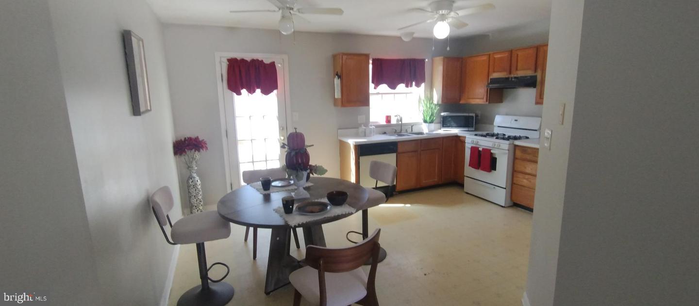 1874 TIGER LILY CIR, WOODBRIDGE, Virginia 22192, 2 Bedrooms Bedrooms, ,1 BathroomBathrooms,Residential,For sale,1874 TIGER LILY CIR,VAPW2108186 MLS # VAPW2108186