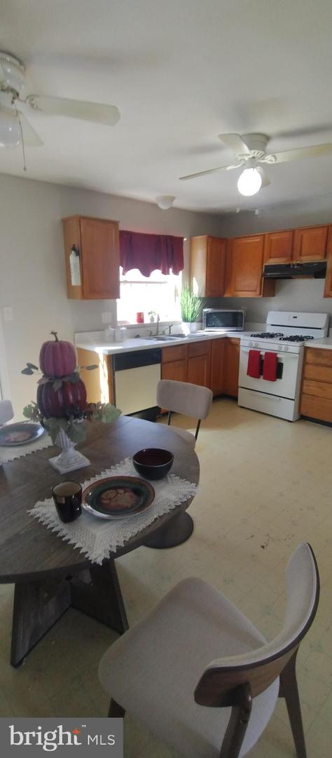 1874 TIGER LILY CIR, WOODBRIDGE, Virginia 22192, 2 Bedrooms Bedrooms, ,1 BathroomBathrooms,Residential,For sale,1874 TIGER LILY CIR,VAPW2108186 MLS # VAPW2108186