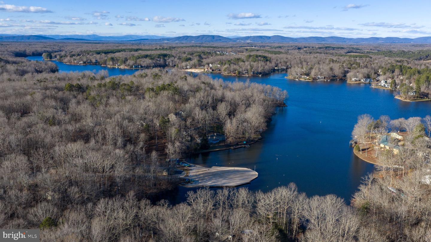 11 HORSEBACK LN, PALMYRA, Virginia 22963, 3 Bedrooms Bedrooms, 7 Rooms Rooms,3 BathroomsBathrooms,Residential,For sale,11 HORSEBACK LN,VAFN2000566 MLS # VAFN2000566