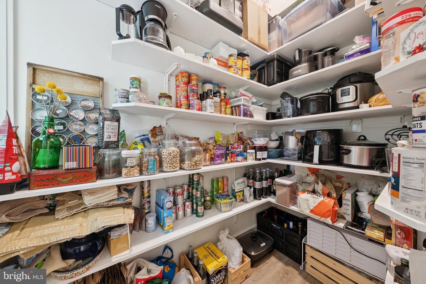 8611 CAMDEN ST, ALEXANDRIA, Virginia 22308, 4 Bedrooms Bedrooms, ,2 BathroomsBathrooms,Residential,For sale,8611 CAMDEN ST,VAFX2284506 MLS # VAFX2284506