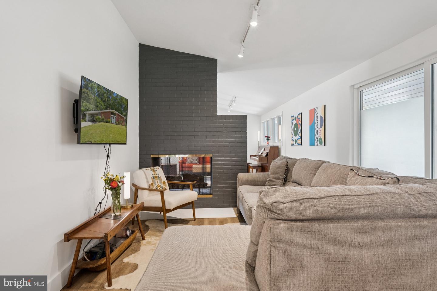 8611 CAMDEN ST, ALEXANDRIA, Virginia 22308, 4 Bedrooms Bedrooms, ,2 BathroomsBathrooms,Residential,For sale,8611 CAMDEN ST,VAFX2284506 MLS # VAFX2284506