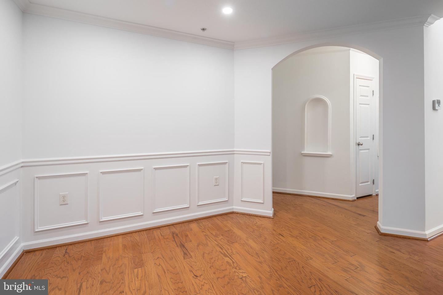 512 SUNSET VIEW TER SE #402, LEESBURG, Virginia 20175, 1 Bedroom Bedrooms, 2 Rooms Rooms,1 BathroomBathrooms,Residential,For sale,512 SUNSET VIEW TER SE #402,VALO2113504 MLS # VALO2113504