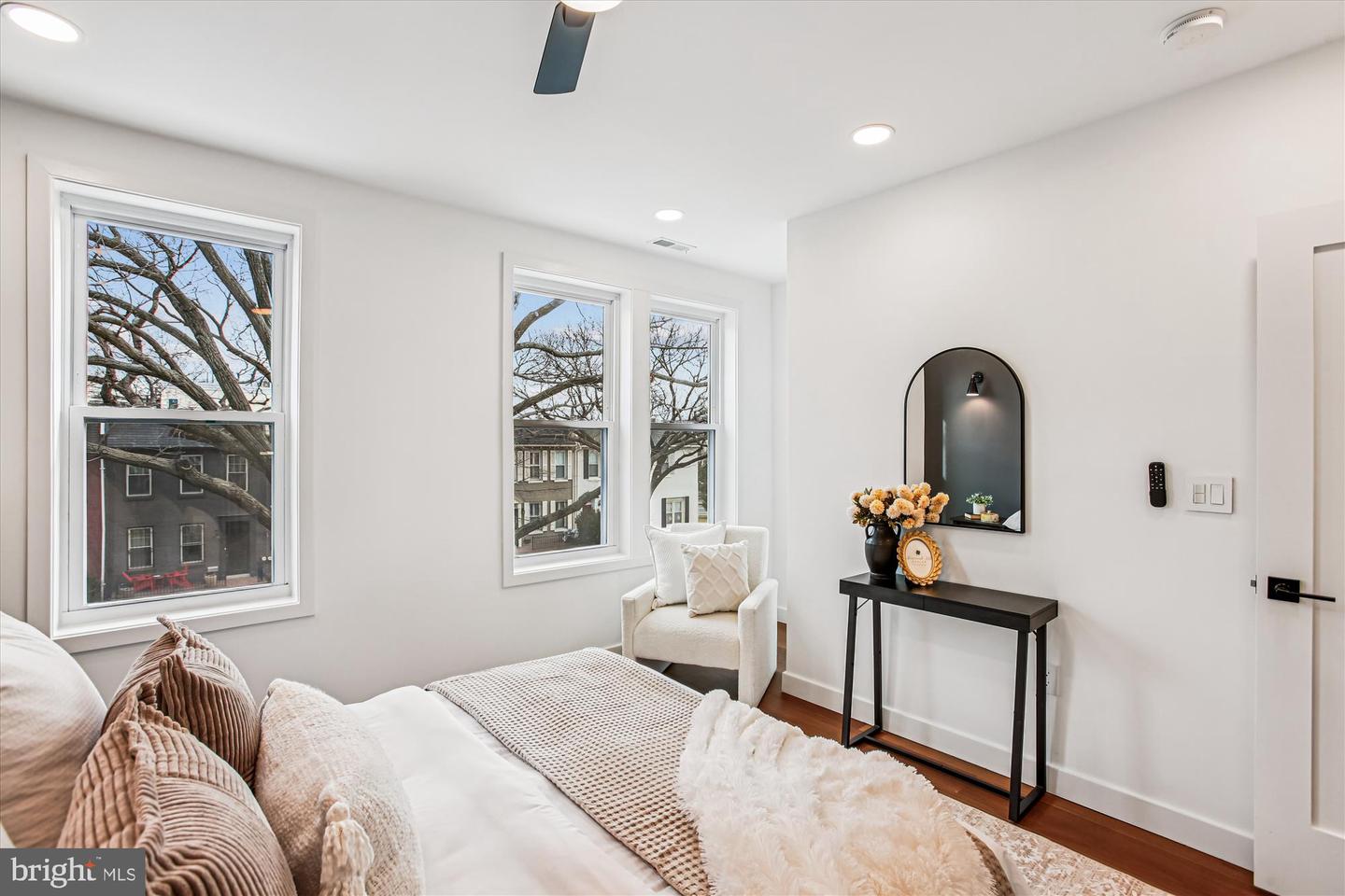 218 15TH ST NE, WASHINGTON, District Of Columbia 20002, 4 Bedrooms Bedrooms, ,3 BathroomsBathrooms,Residential,For sale,218 15TH ST NE,DCDC2240376 MLS # DCDC2240376