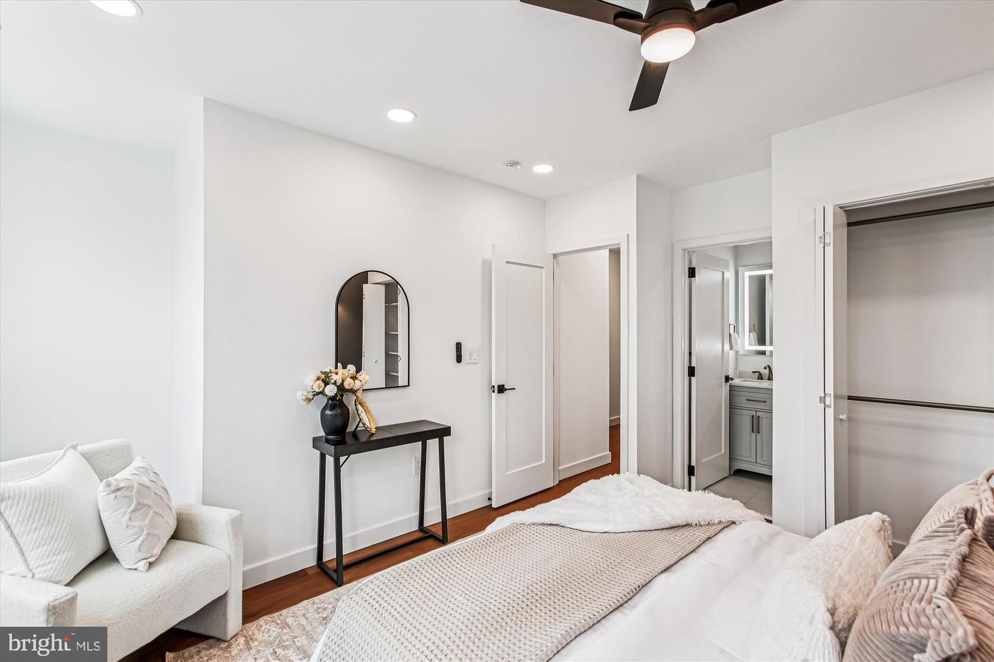 218 15TH ST NE, WASHINGTON, District Of Columbia 20002, 4 Bedrooms Bedrooms, ,3 BathroomsBathrooms,Residential,For sale,218 15TH ST NE,DCDC2240376 MLS # DCDC2240376