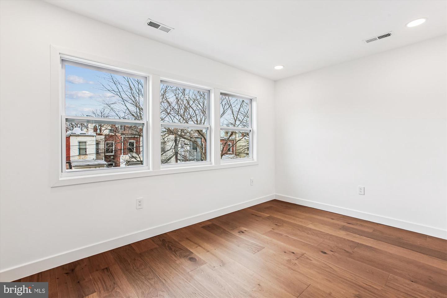 218 15TH ST NE, WASHINGTON, District Of Columbia 20002, 4 Bedrooms Bedrooms, ,3 BathroomsBathrooms,Residential,For sale,218 15TH ST NE,DCDC2240376 MLS # DCDC2240376